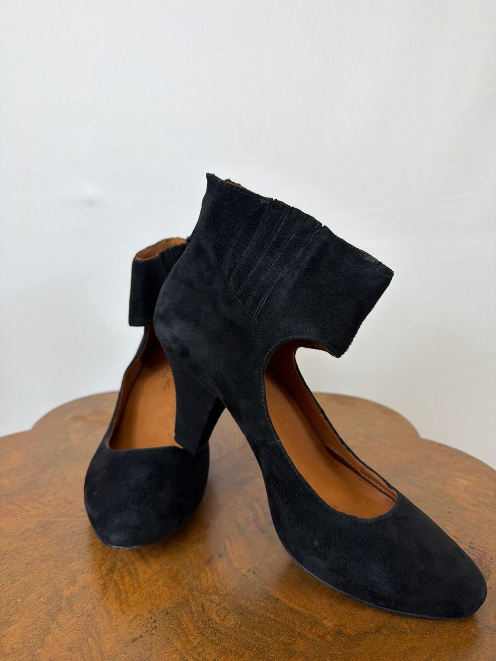 Gentle Souls Black Zipper Pump Heels Size 10 3.5 Inch
